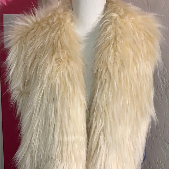 NWT SimplyVera Faux Fur Vest - Picture 2 of 7